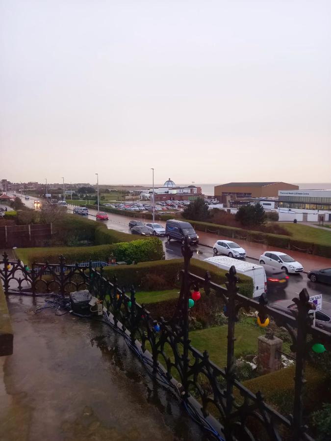 Savoy Hotel Fleetwood Bagian luar foto