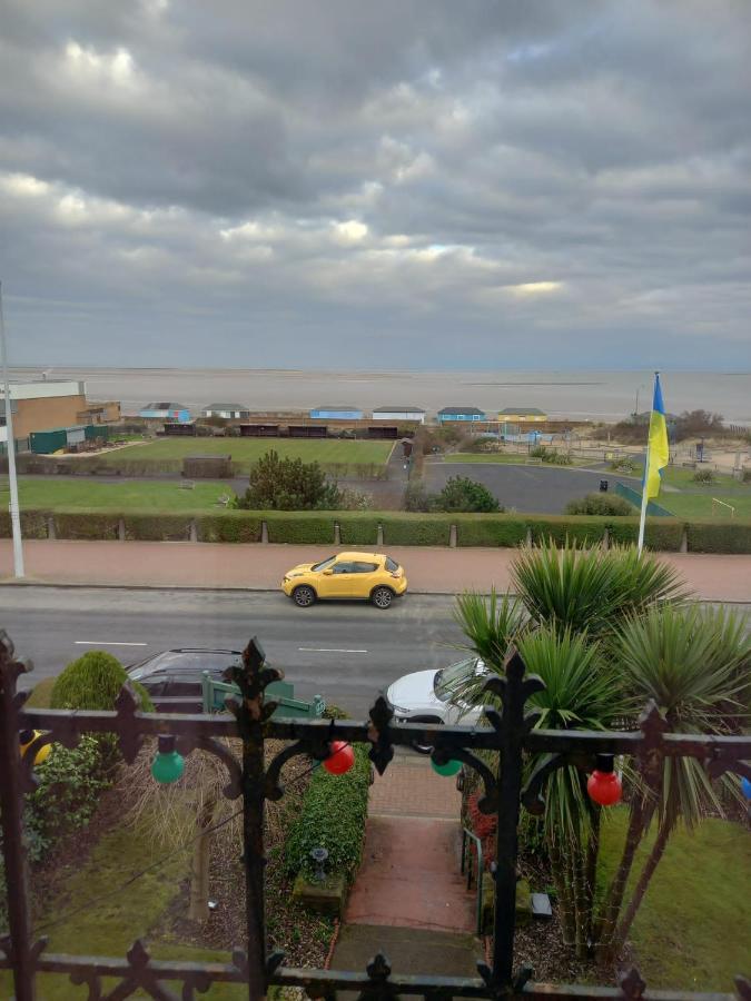 Savoy Hotel Fleetwood Bagian luar foto