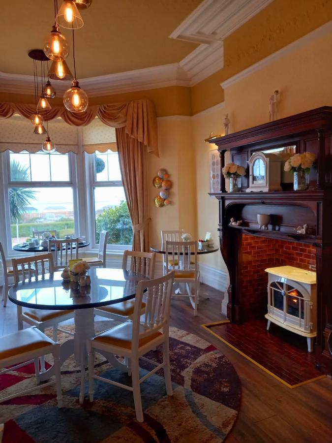 Savoy Hotel Fleetwood Bagian luar foto