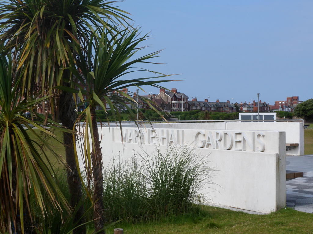 Savoy Hotel Fleetwood Bagian luar foto