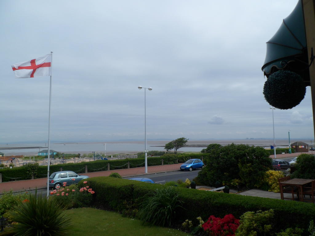 Savoy Hotel Fleetwood Bagian luar foto